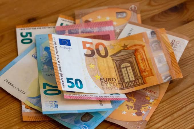 سعر اليورو مقابل الجنيه