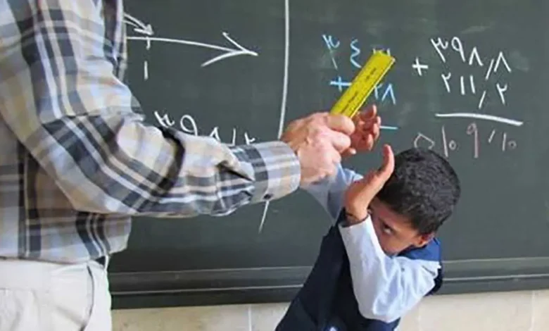 اعتداء بين مدير المدرسة والطالب