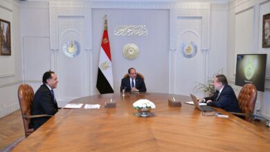 الرئيس السيسي يجتمع برئيس الوزراء ومحافظ البنك المركزي