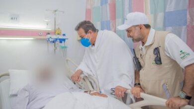 وزير الصحة يطمئن على حالة الحجاج