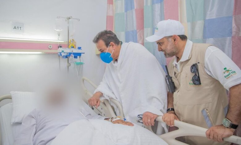 وزير الصحة يطمئن على حالة الحجاج