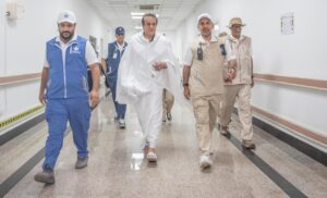 وزير الصحة يطمئن على حالة الحجاج
