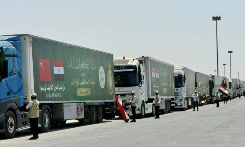 دخول القافلة الإغاثية الحادية عشرة إلى غزة