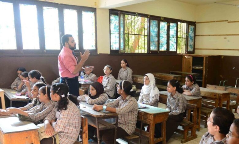 استمرار المعلمين بعد التقاعد