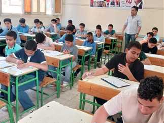 امتحانات الصف السادس الإبتدائي