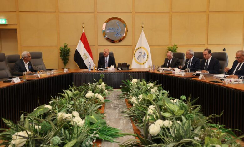 القابضة للنقل البحري والبري